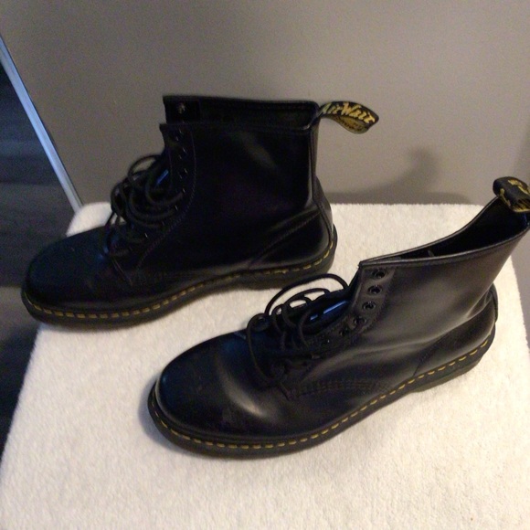 Dr Marten’s AirWair Boots - Picture 2 of 6